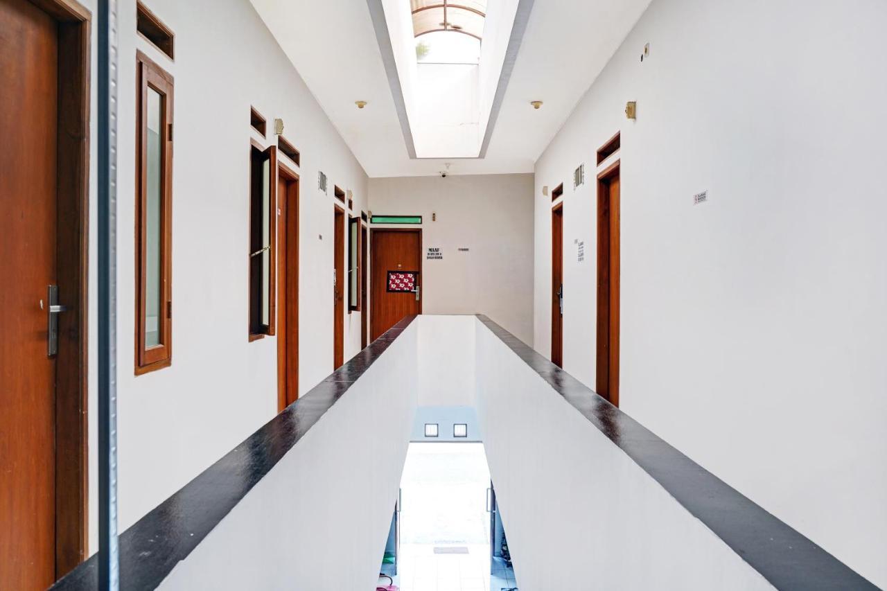 Oyo 1932 Srimahi Residence Bandung Zewnętrze zdjęcie