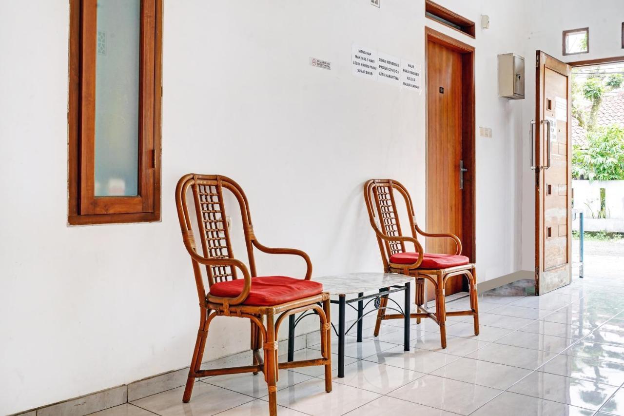 Oyo 1932 Srimahi Residence Bandung Zewnętrze zdjęcie