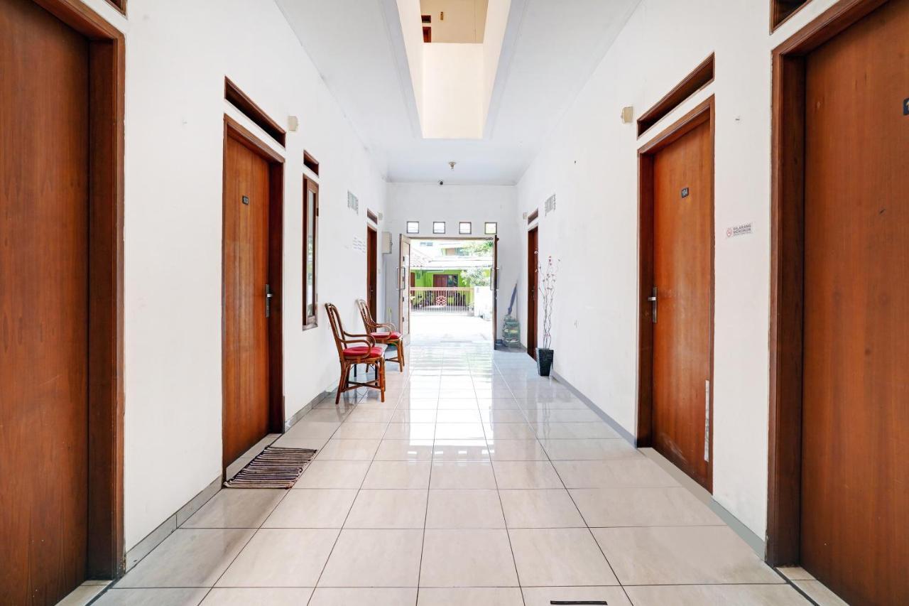 Oyo 1932 Srimahi Residence Bandung Zewnętrze zdjęcie