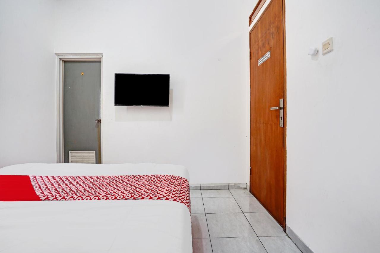 Oyo 1932 Srimahi Residence Bandung Zewnętrze zdjęcie